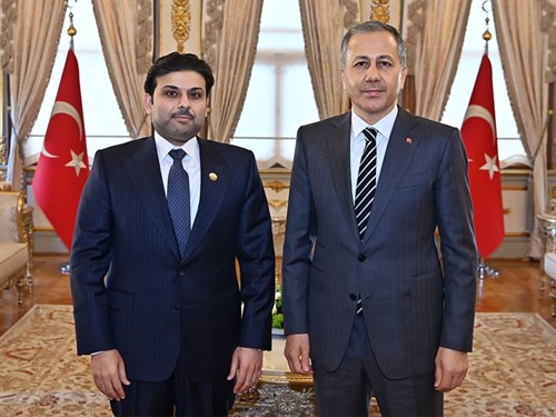 Abdulaziz Mohammed Al-Sada, der Generalkonsul von Katar in Istanbul, besuchte Gouverneur