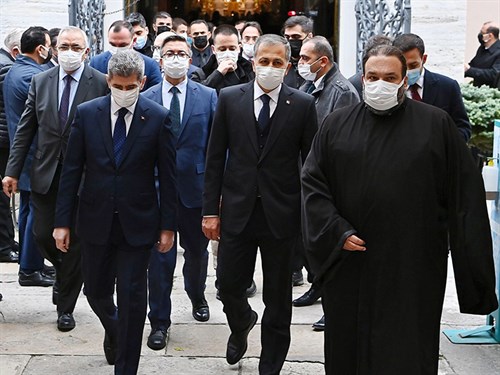 Der Präsident der Geistlichen Versammlung des Türkisch-Armenischen Patriarchats, Tatul Anusyan, wurde unter Tränen verabschiedet 