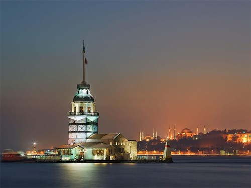 “ Anzahl der ausländischen Touristen, die in den ersten 6 Monaten in Istanbul ankommen: 6.755.300”