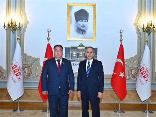 Ahmadzoda Rajabboy, Präsident der Region SUGD in Tadschikistan, hat Gouverneur Yerlikaya besucht